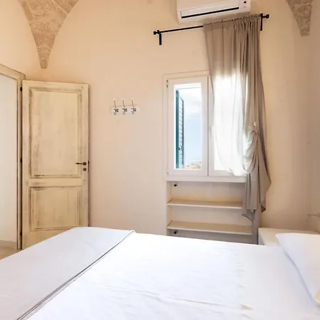 Alessandra Βίλα *